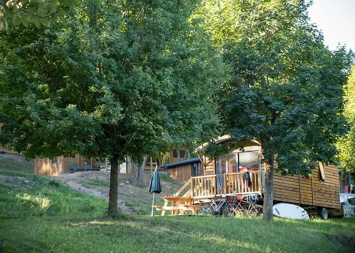 Huttopia De Serre-poncon Campeggio *