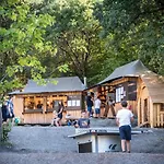 Κάμπινγκ Huttopia De Serre-poncon
