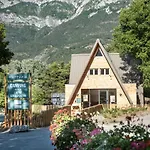 Κάμπινγκ Huttopia De Serre-poncon