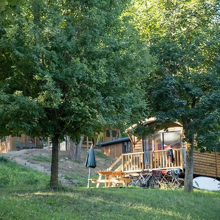 Huttopia De Serre-poncon 캠프장 *